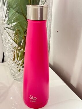 Swell Hot Pink Insulated Sip Bottle